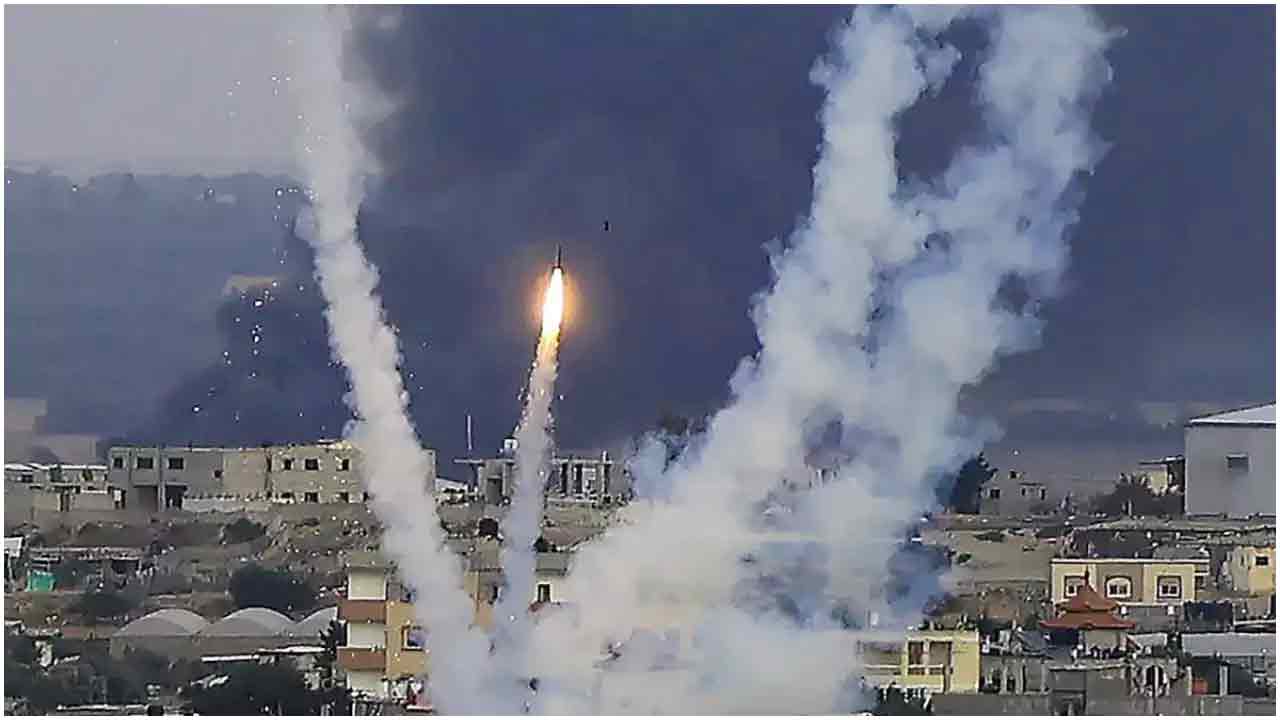 গাজা থেকে ইসরায়েলে একের পর এক ক্ষেপণাস্ত্র হামলা হামাসের